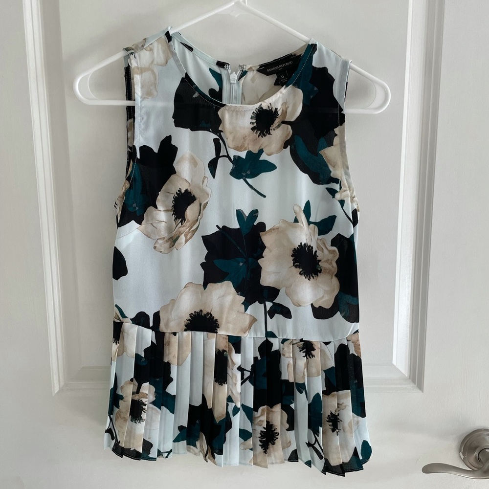 Light blue peony pleated top